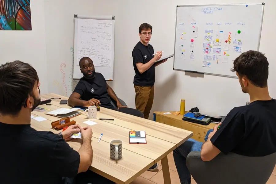 Une séance de travail du collectif Kapti